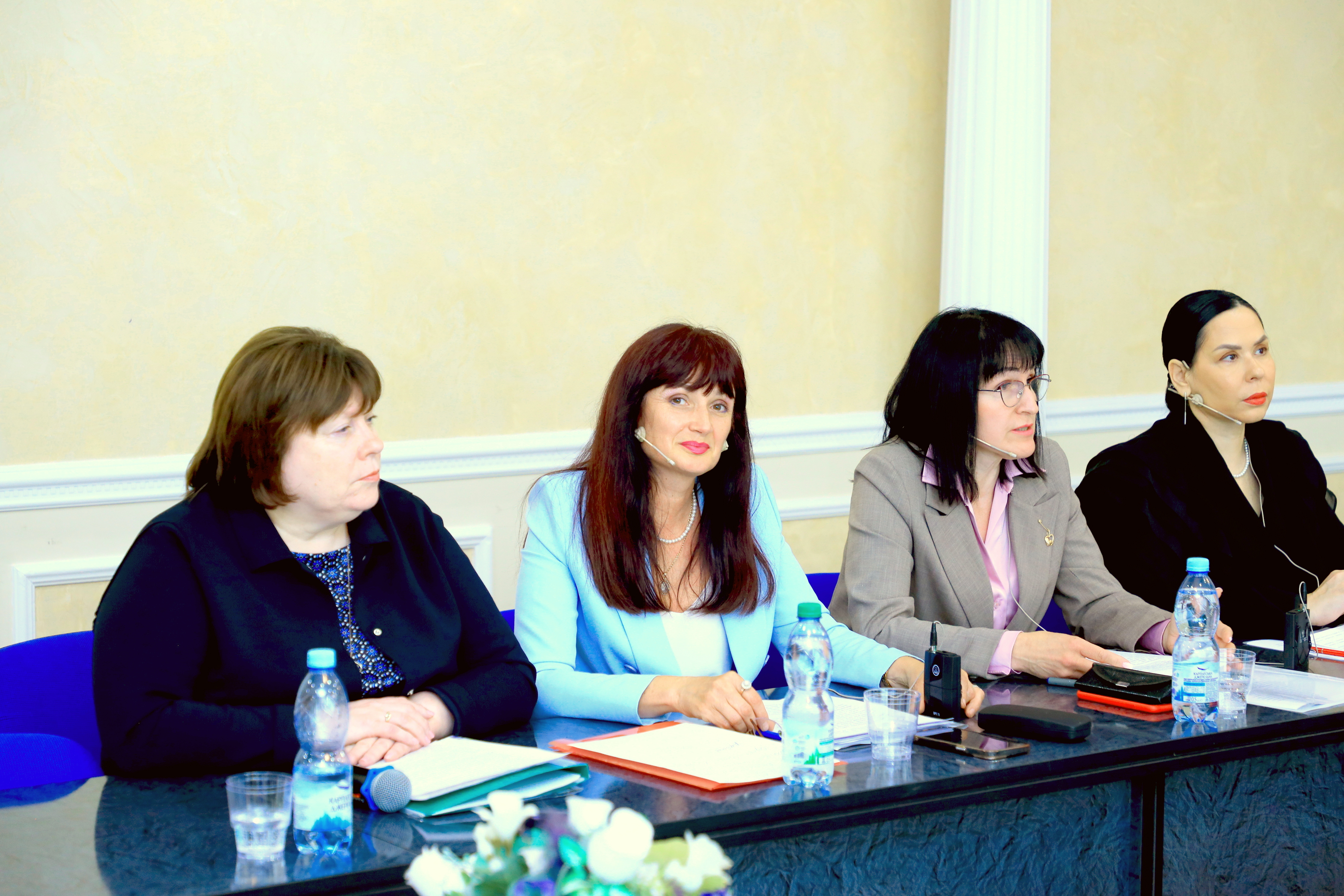 Члени разової спеціалізованої ради PhD 8750.JPG